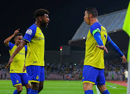 今天篮挺稳！布泽利斯半场7中5拿到12分6板2助 三分3中2